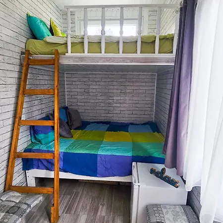 Pura Vida Downtown Tiny بيت ضيافة بوخارست