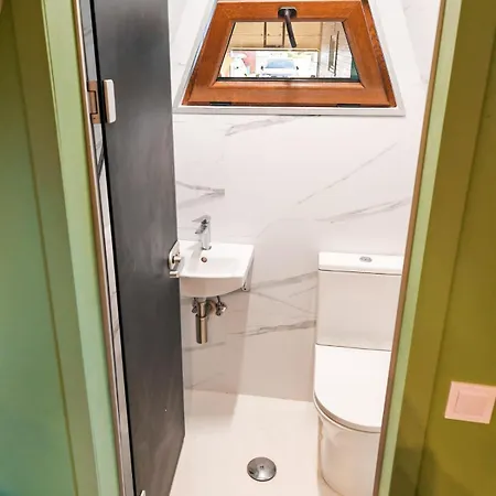 Pura Vida Downtown Tiny Гостевой дом Бухарест