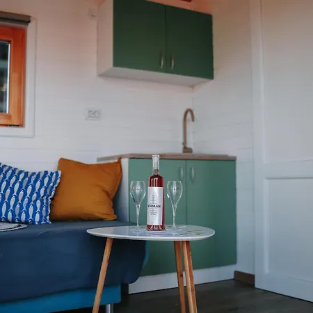 Pura Vida Downtown Tiny 招待所