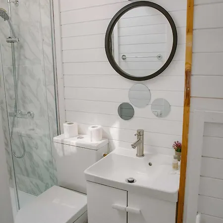 Гостевой дом Pura Vida Downtown Tiny Бухарест