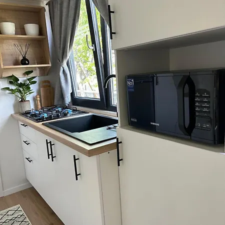 Pura Vida Downtown Tiny Гостевой дом Бухарест