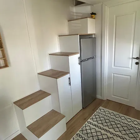 Pura Vida Downtown Tiny 3* Бухарест