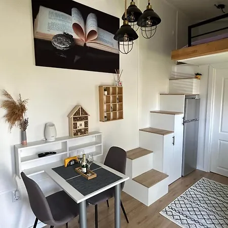 Pura Vida Downtown Tiny Бухарест