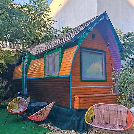 Pura Vida Downtown Tiny ブカレスト