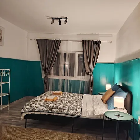 Pensiune Pura Vida Downtown Tiny Bucureşti