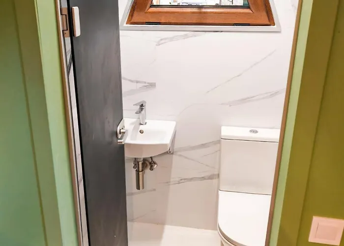 Pura Vida Downtown Tiny Guest house Bucharest