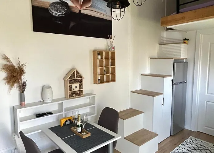 Pura Vida Downtown Tiny Bukarest