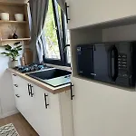 Pura Vida Downtown Tiny Guest house Bucharest